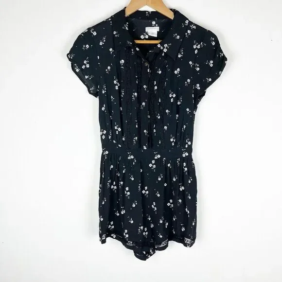 Urban Outfitters Cooperative Black White Floral Short Sleeve Romper Lace Insert‌ - Picture 2 of 6